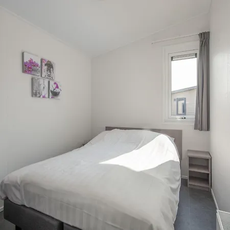Luxurious Chalet, 15 Km From Alkmaar West-Graftdijk
